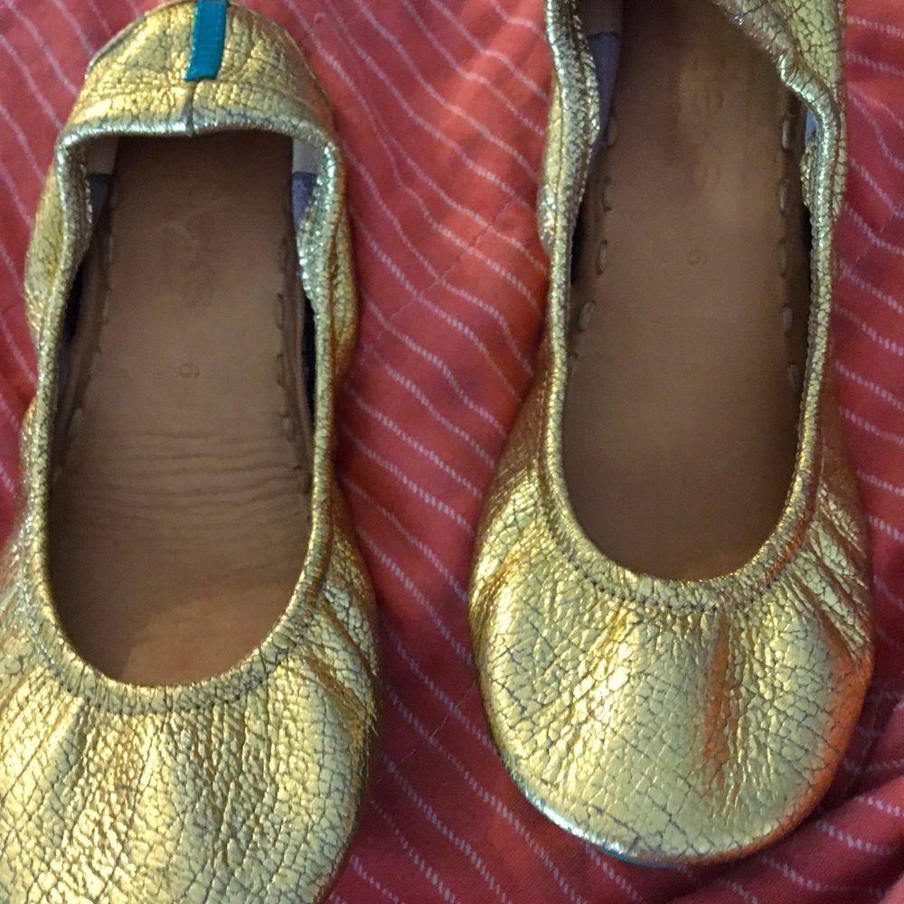 Size 6 gold teiks